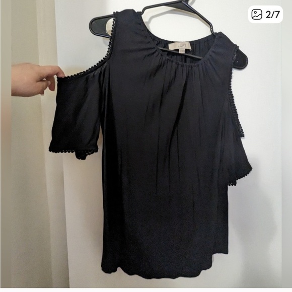 Loft cold shoulder M blouse t-shirt 🖤💫💋 - Picture 1 of 6